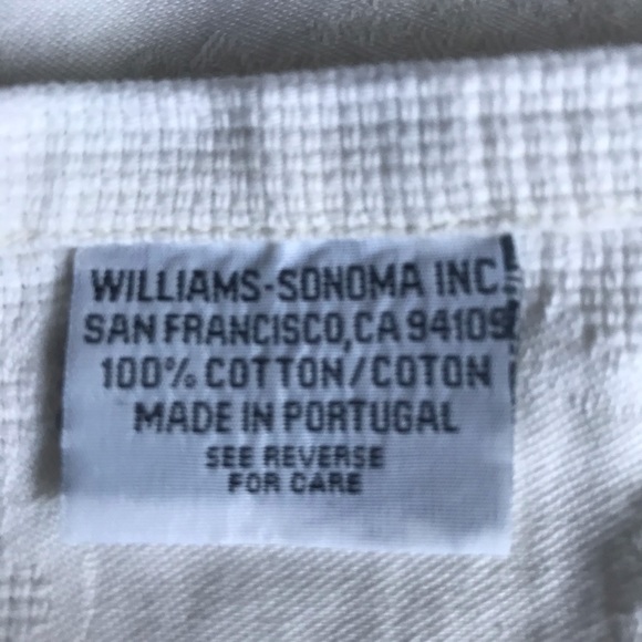 Williams-Sonoma Set of 4 Damask Dinner Napkins - Picture 4 of 5